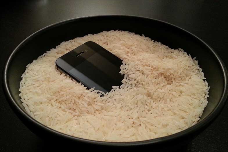 Does Putting Water Damaged iPhone in Rice Have Any Use